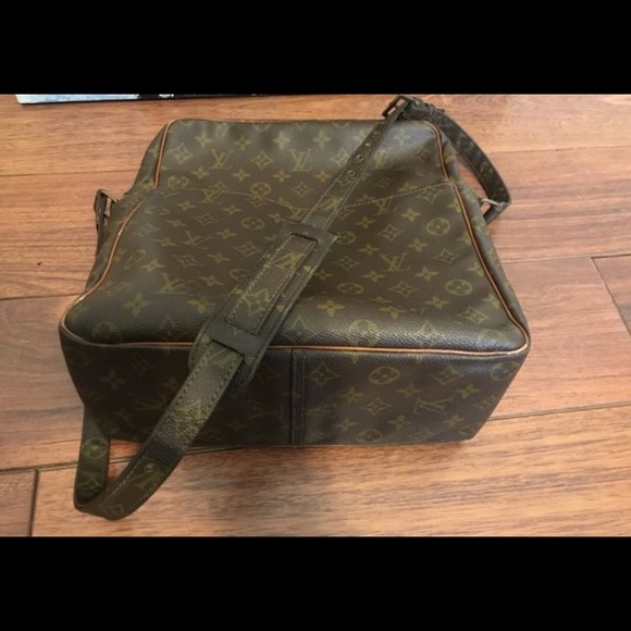 Louis Vuitton Messenger Bag - Picture 3 of 4